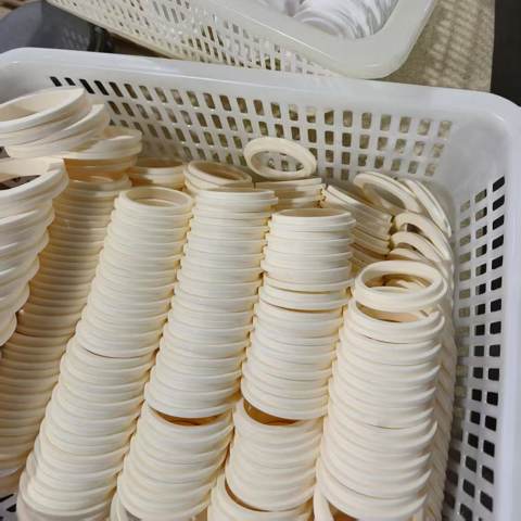保管かごに入ったセラミックリング